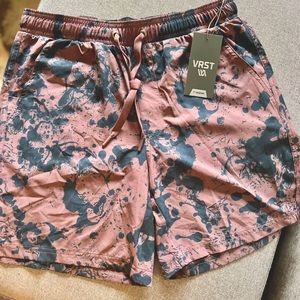 NWT  VRST BRAND Men’s Medium lined athletic shorts! Bleach Dye Deep Violet color